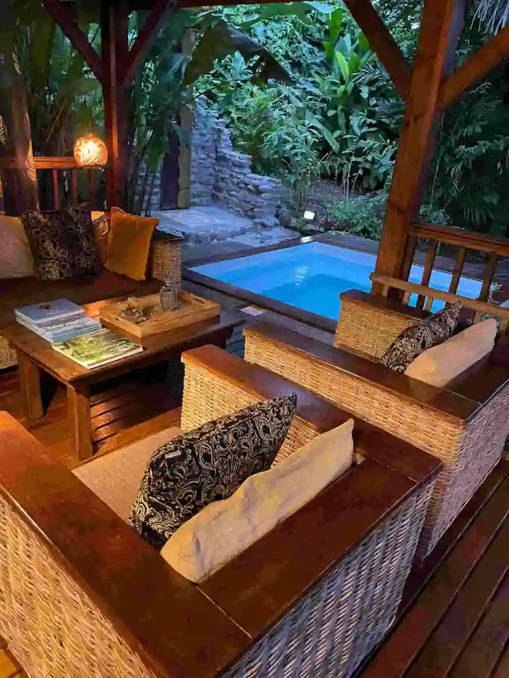 Flamboyant's terrace and its punch bowl are perfect for spending long tropical evenings.