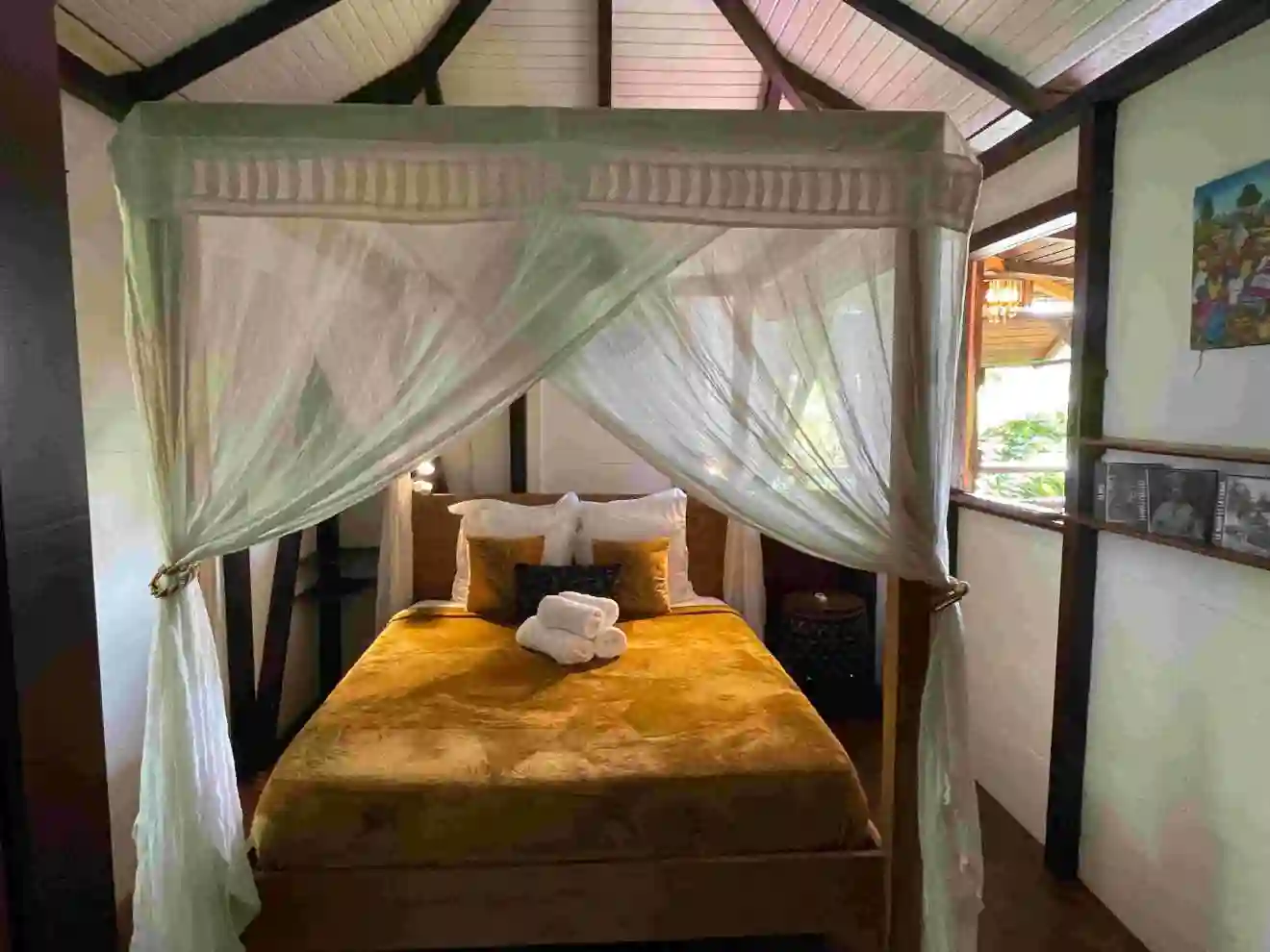 Room with a 160cm queen-size bed, mosquito net, fan, and air conditioning