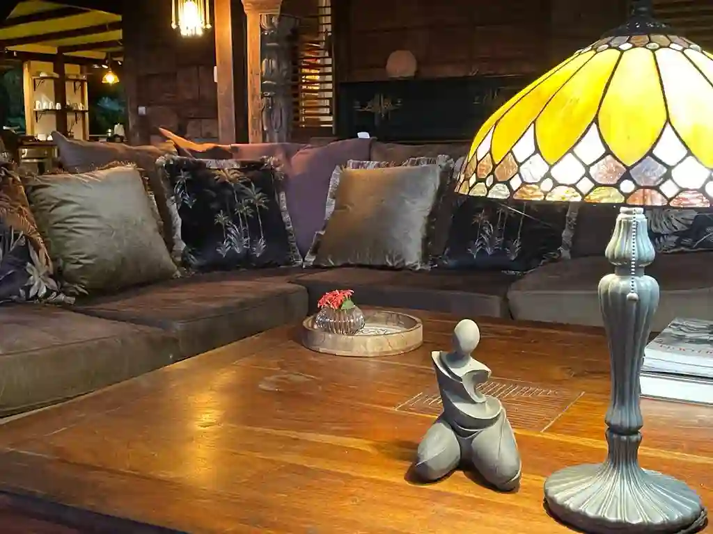 A delicate ambiance, charming comfort, lulled by the sound of frogs, you're in a good mood.