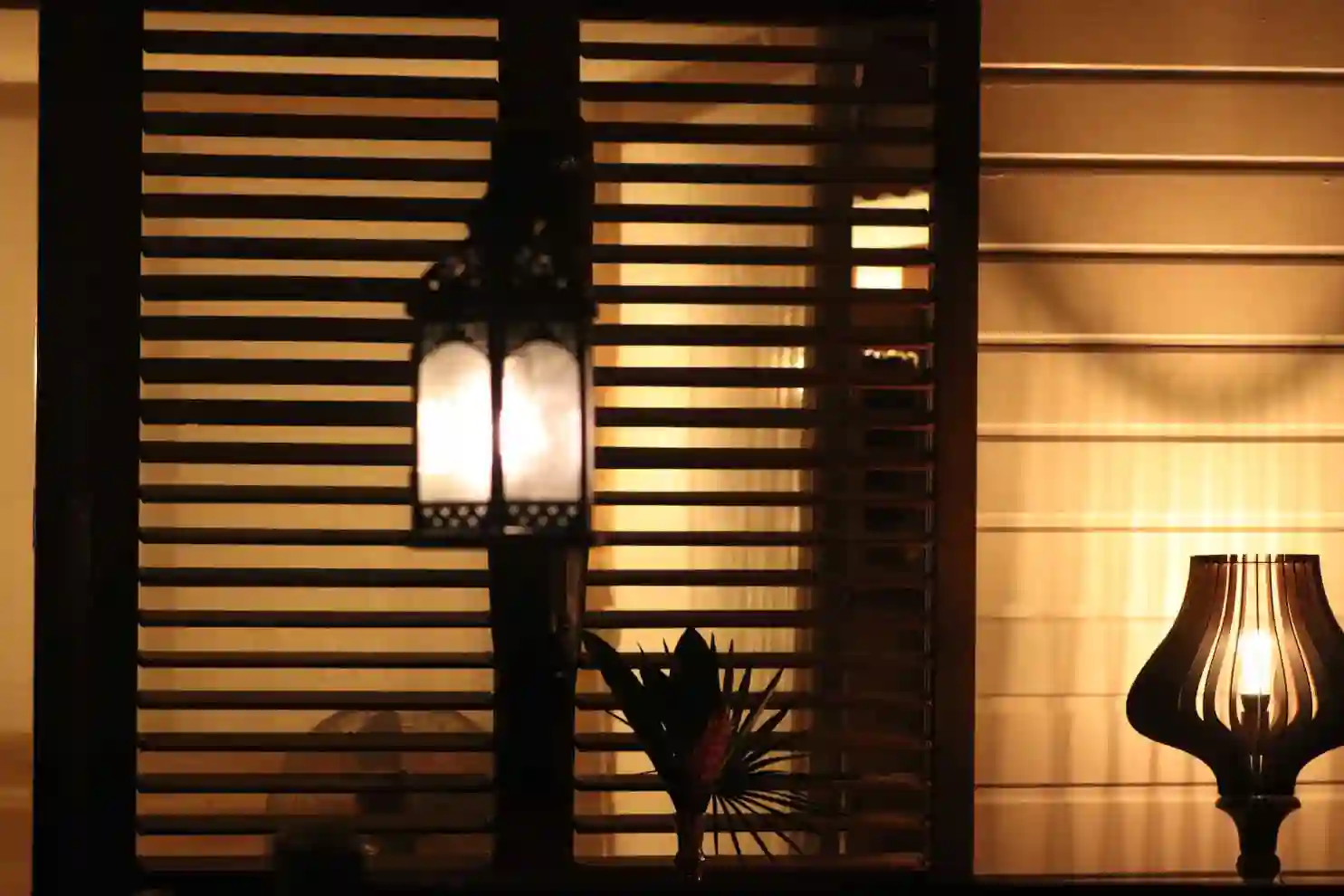 The atmosphere of a secluded lodge in the rainforest, voluptuous charm and well-being.